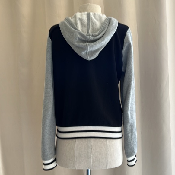 Like new! Cozy Forever 21 bomber jacket style jersey hoodie, size Small - Picture 4 of 8